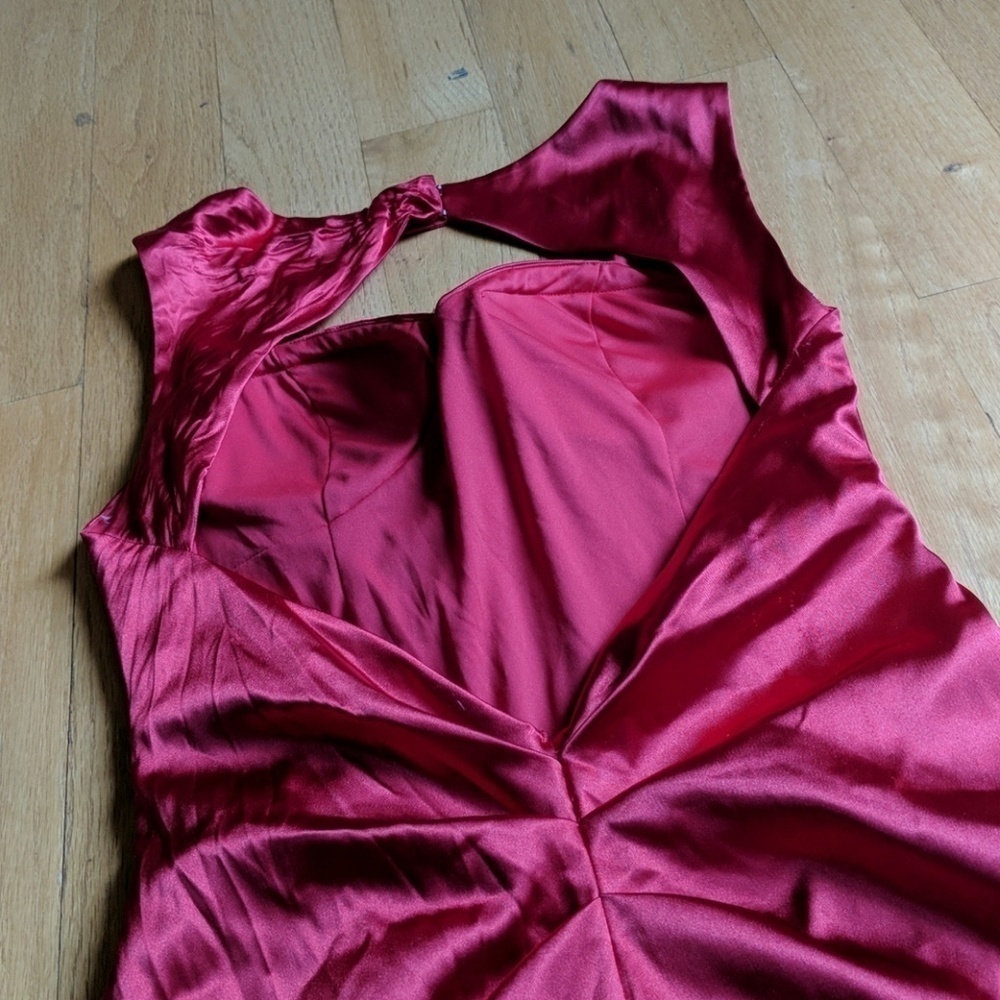 Red satin like dress - Picture 5 of 7
